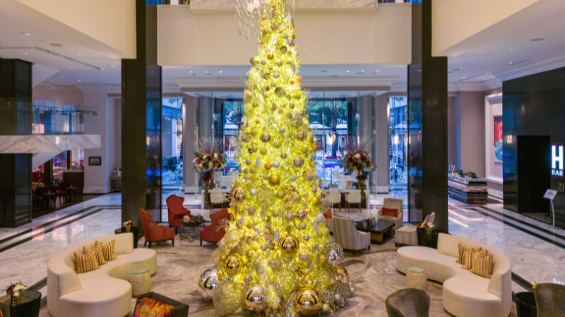 CHRISTMAS TREE HOLIDAY LIGHTING 