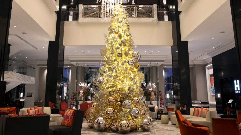 CHRISTMAS TREE HOLIDAY LIGHTING