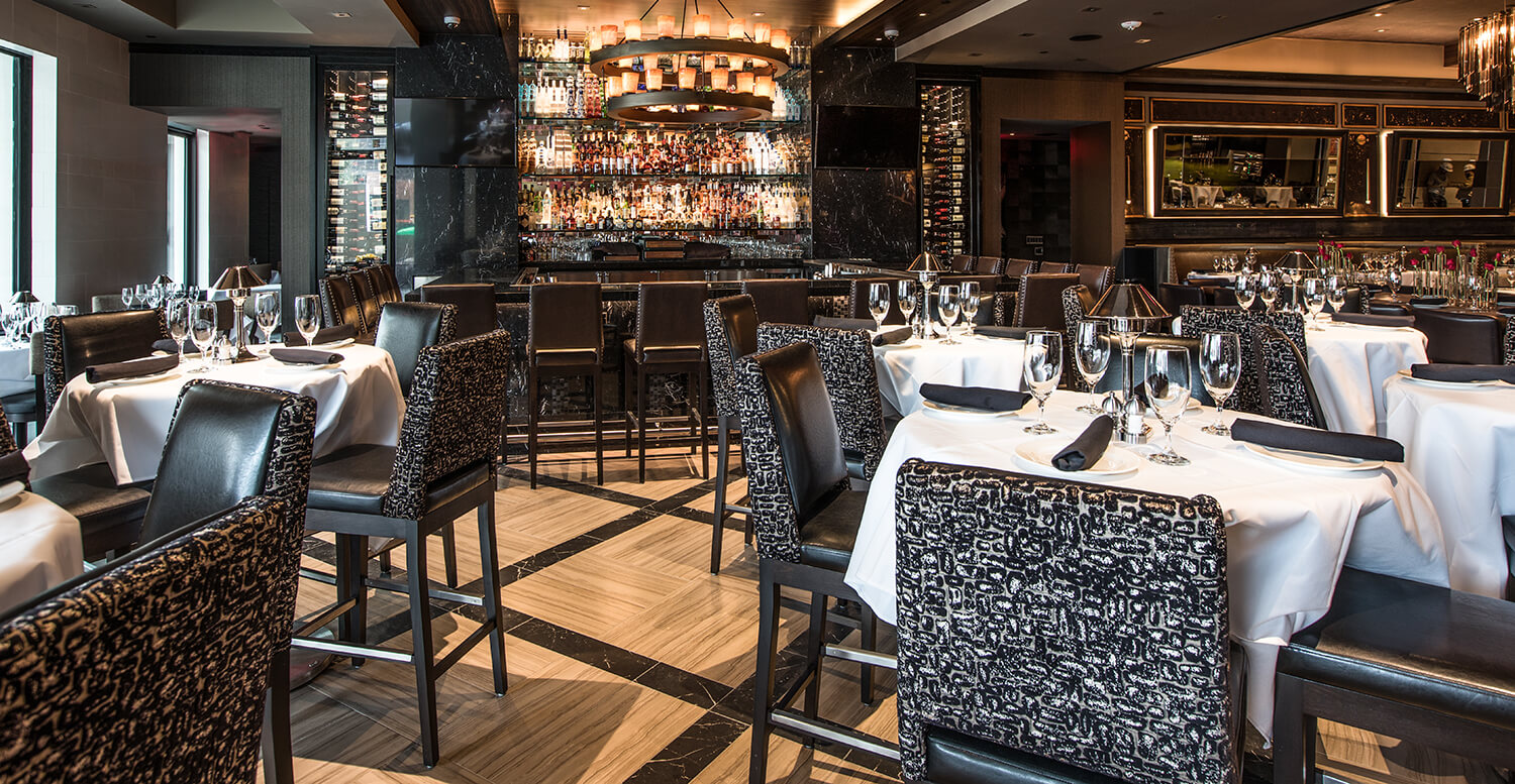 Main dining area and bar - Houston Galleria