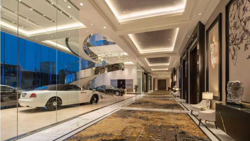 Houston's Post Oak Hotel Lets You Charge a Rolls-Royce to Your Room Like a Toblerone
