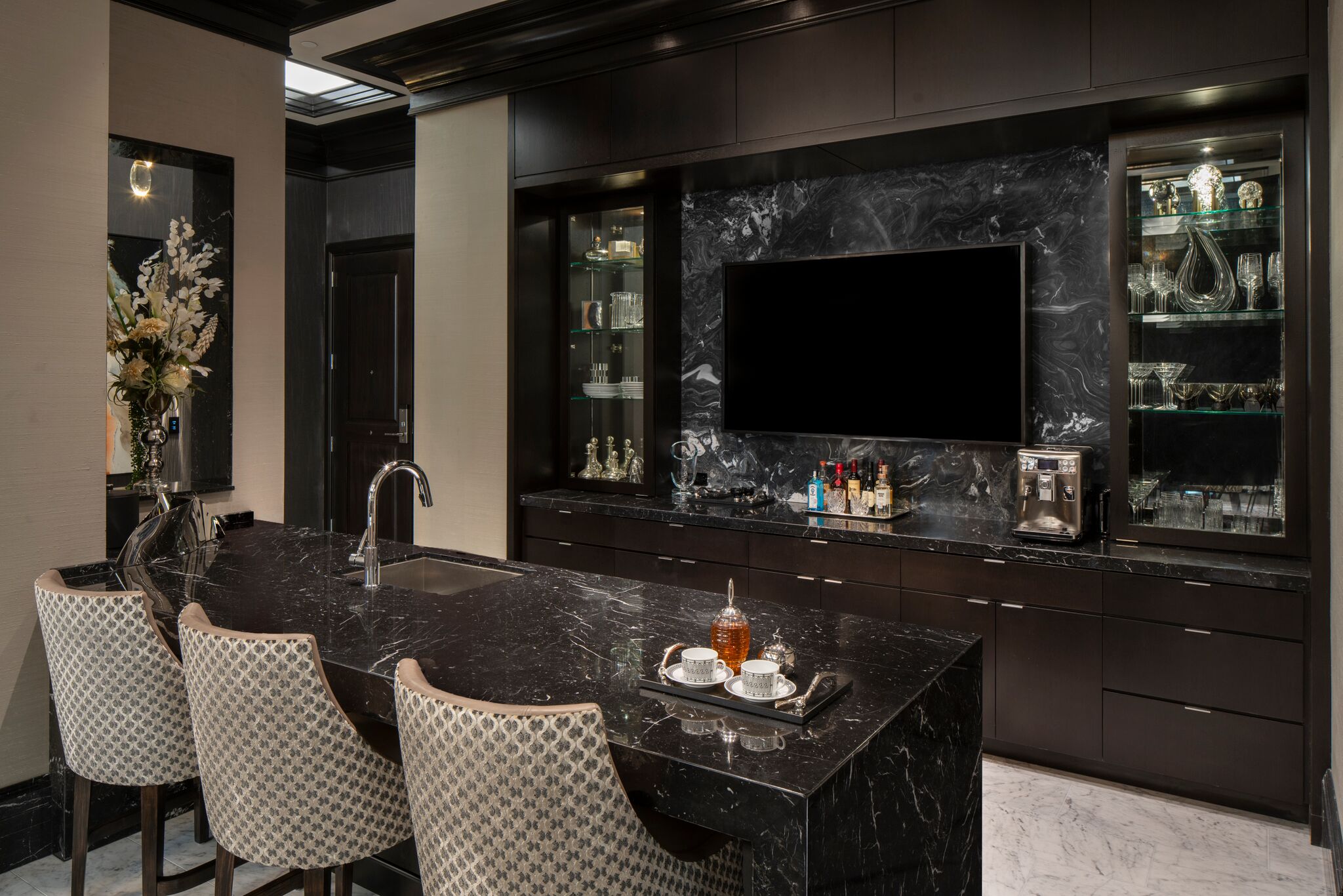 Post Oak Suite Bar Image